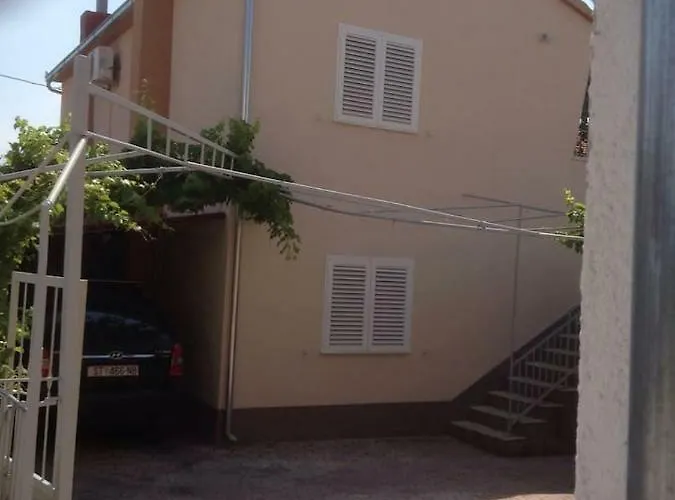 아파트 Luce 트로기르